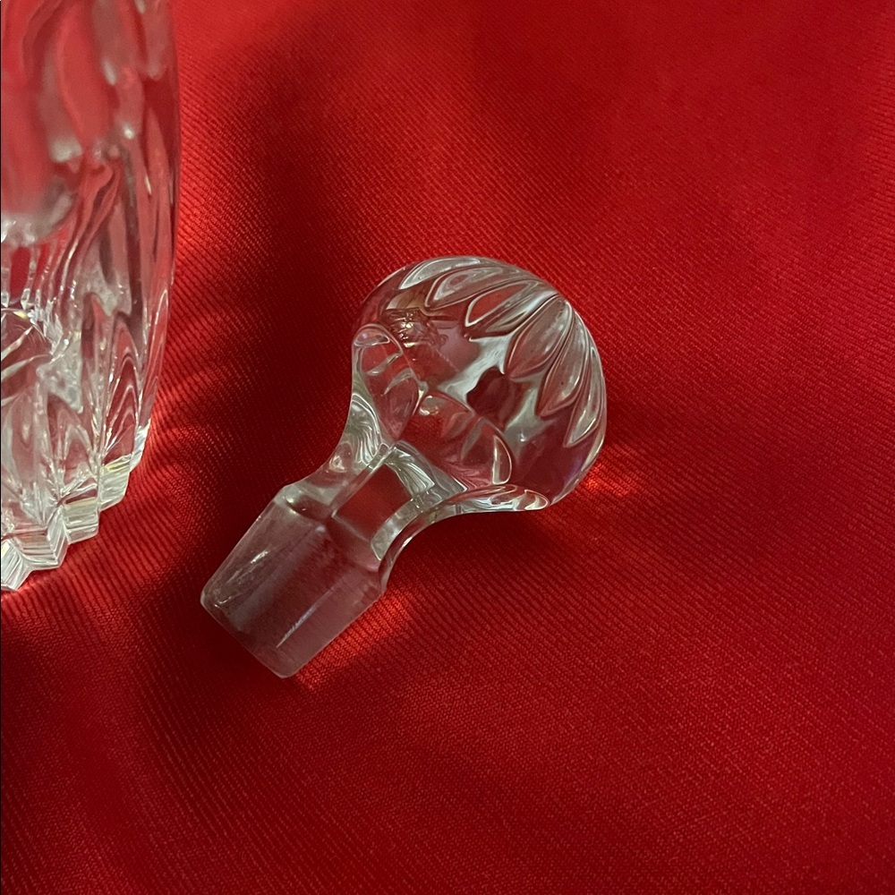 Elegant Crystal Decanter with Stopper,Vintage - Picture 4 of 7